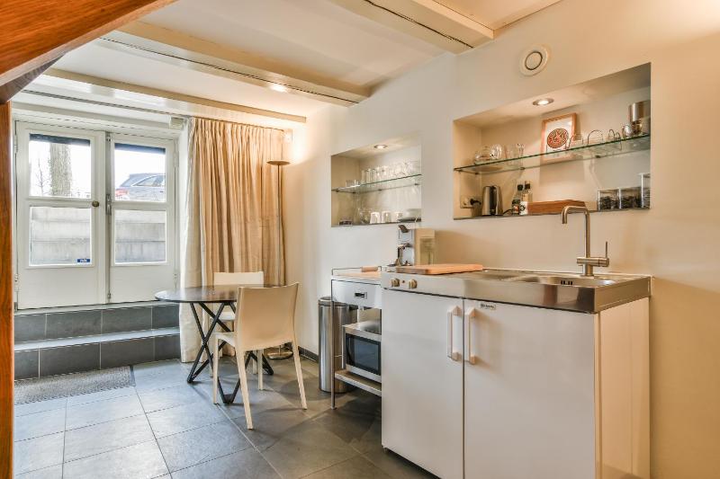 Amsterdam Canal Guest Apartment - image 12