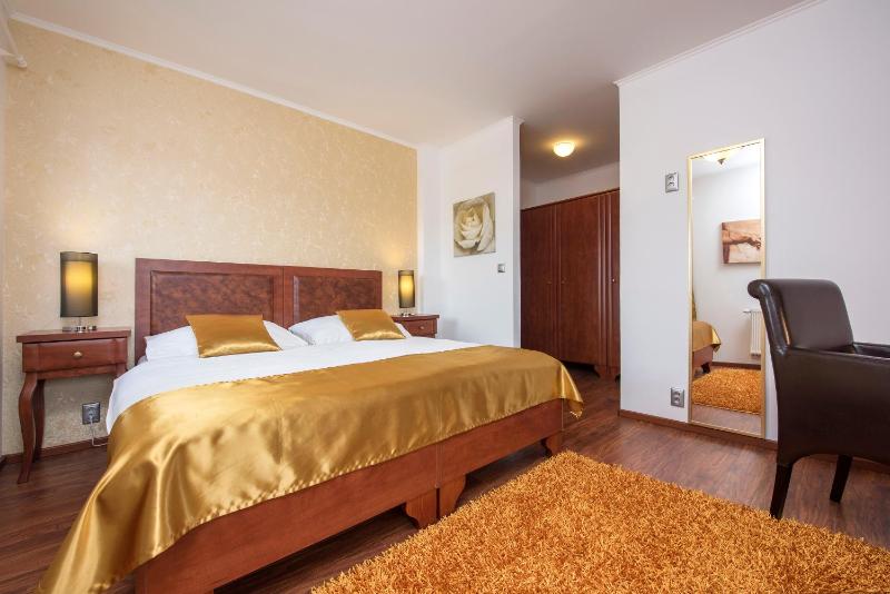 Deluxe Double or Twin Room with Mountain View image 3