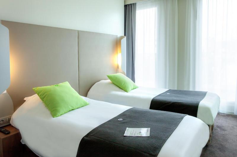 Superior Twin Room image 2