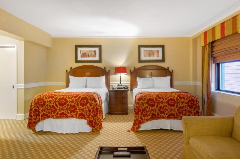 Executive Room with Two Full Beds image 3