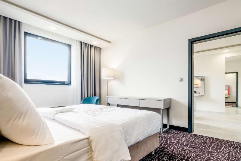 One-Bedroom Apartment image 3