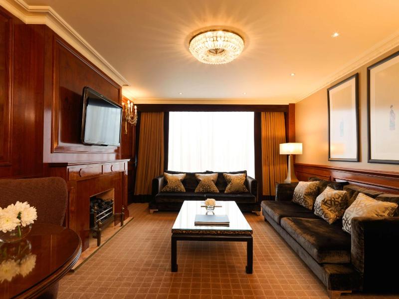 One-Bedroom Suite image 2