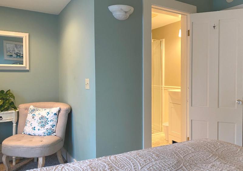 Double Room with Lake View image 2