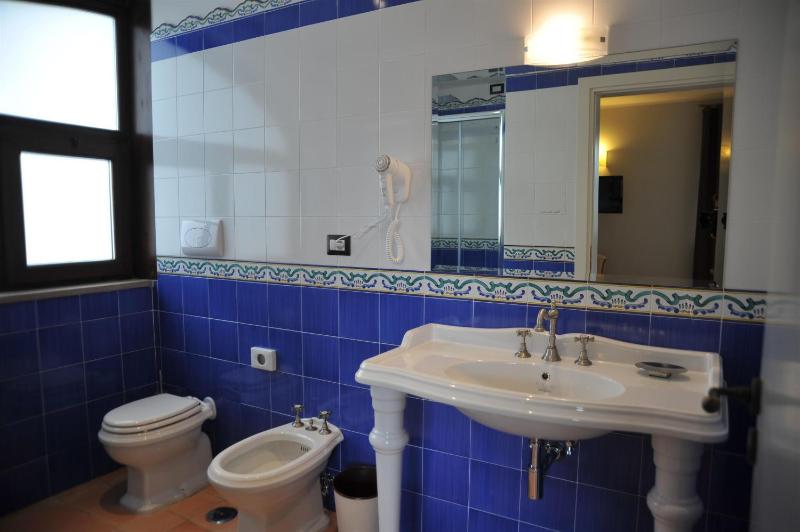 Superior Double Room image 3