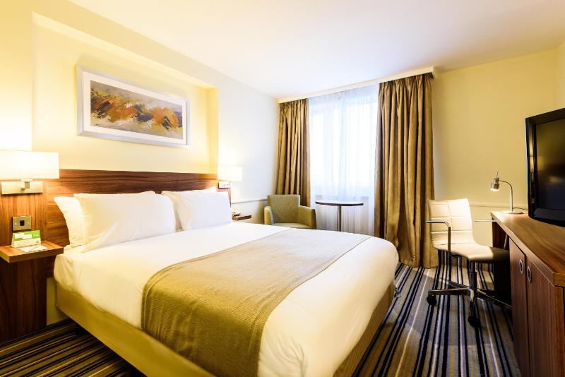 Standard Room image 4