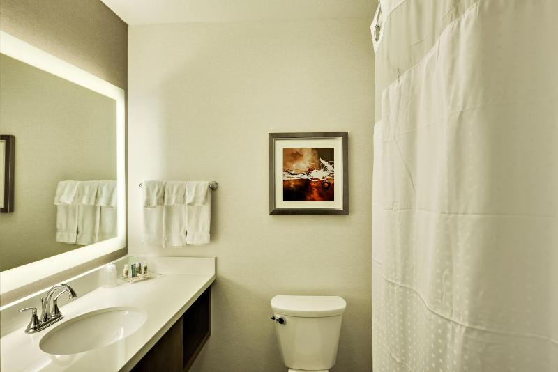 Standard King Room image 2