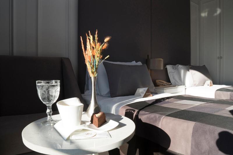 Double Room with Sea View image 4