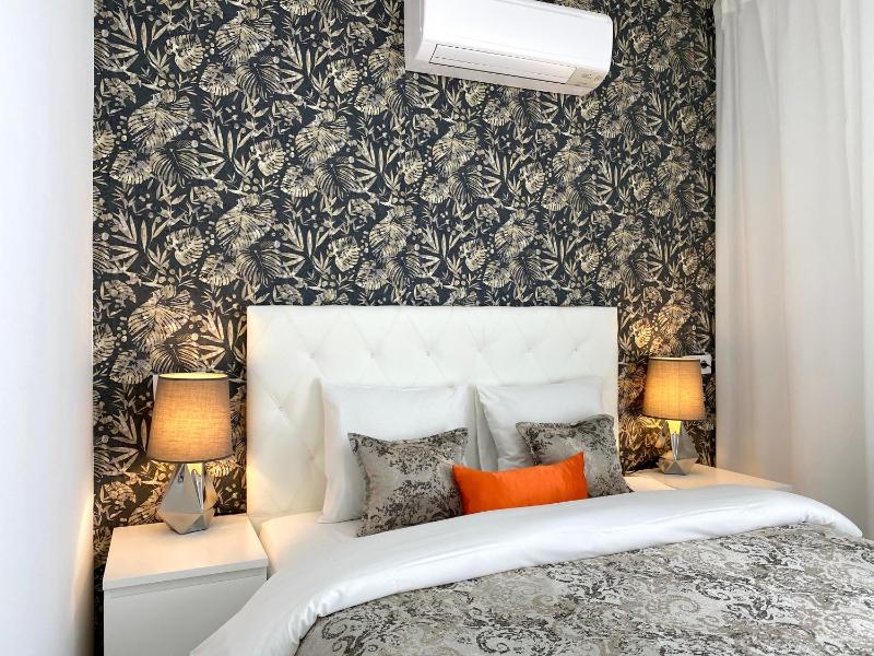 Two-Bedroom Deluxe Apartment with Balcony image 3