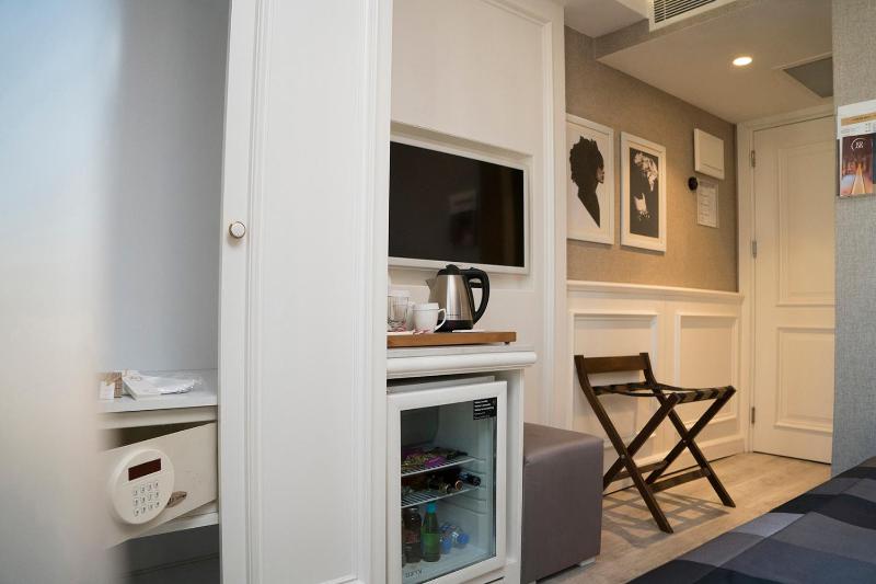 Economy Double Room with City View image 2