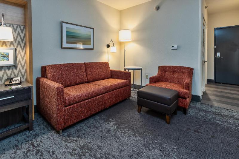 Standard King Room image 4