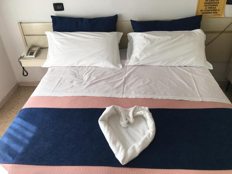 Single Room image 2