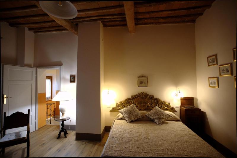 Deluxe Double Room with Extra Bed image 4