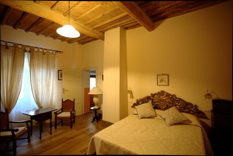 Deluxe Double Room with Extra Bed image 2