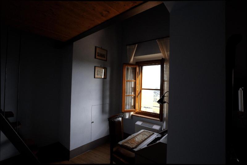 Deluxe Double Room with Extra Bed image 4