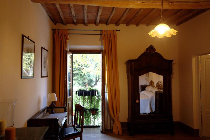 Deluxe Double Room image 4