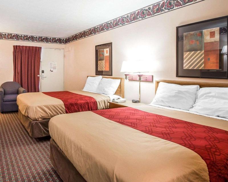 Double Room with Two Double Beds - Non-Smoking image 4