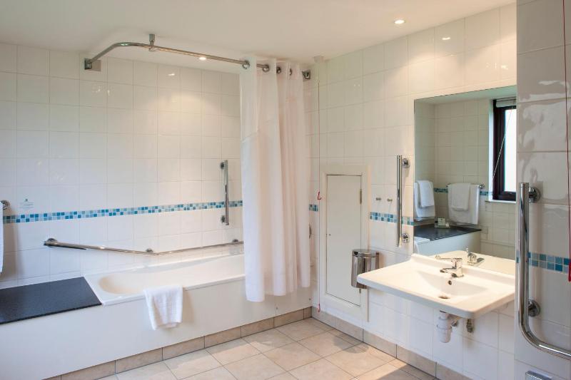 Standard King Room - Disability Access image 3