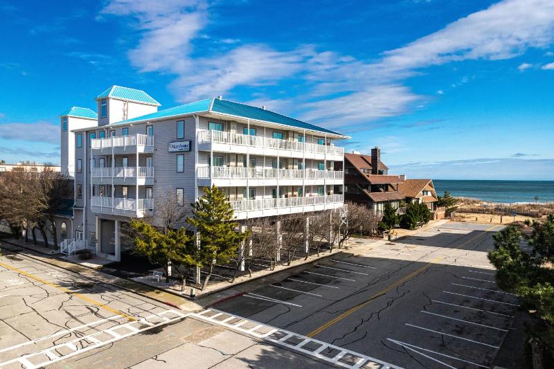 Marylander Condominiums 90 steps from the beach - image 1
