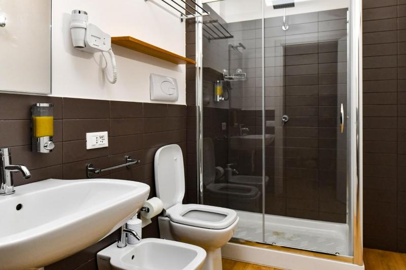 Double Room with Private Bathroom image 1