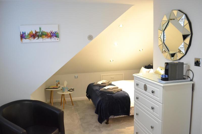 Small Double Room image 1