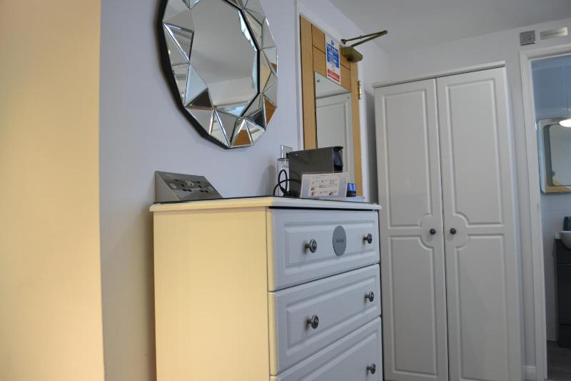 Small Double Room image 4