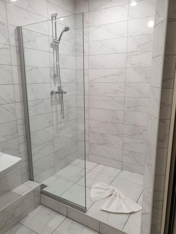 Queen Suite image 3