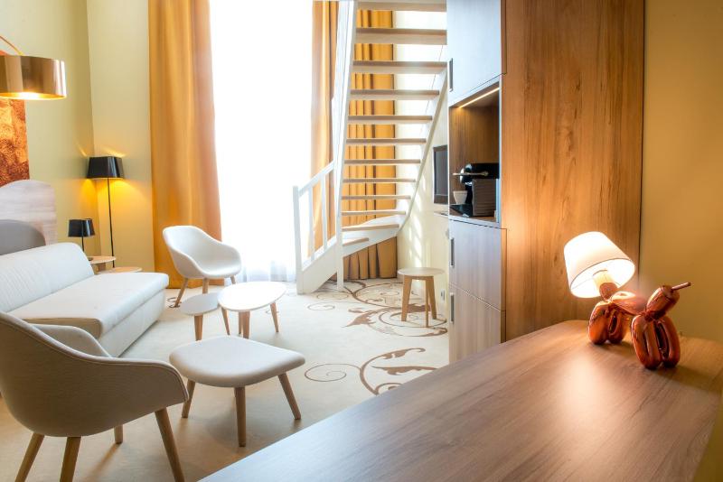 Double Suite - Non-Smoking image 3