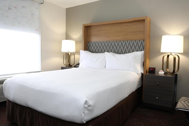 Standard Queen Room image 2