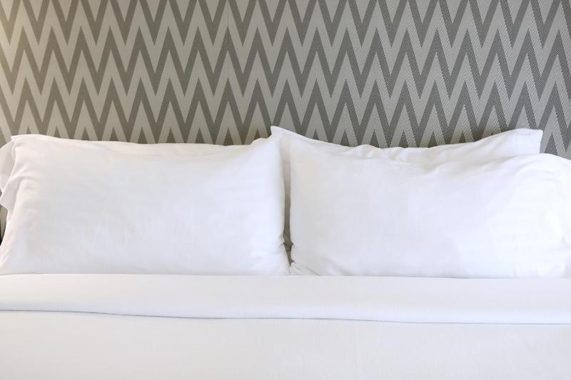 Standard King Room image 4