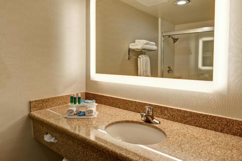 Holiday Inn Express Newport Beach By IHG - image 12