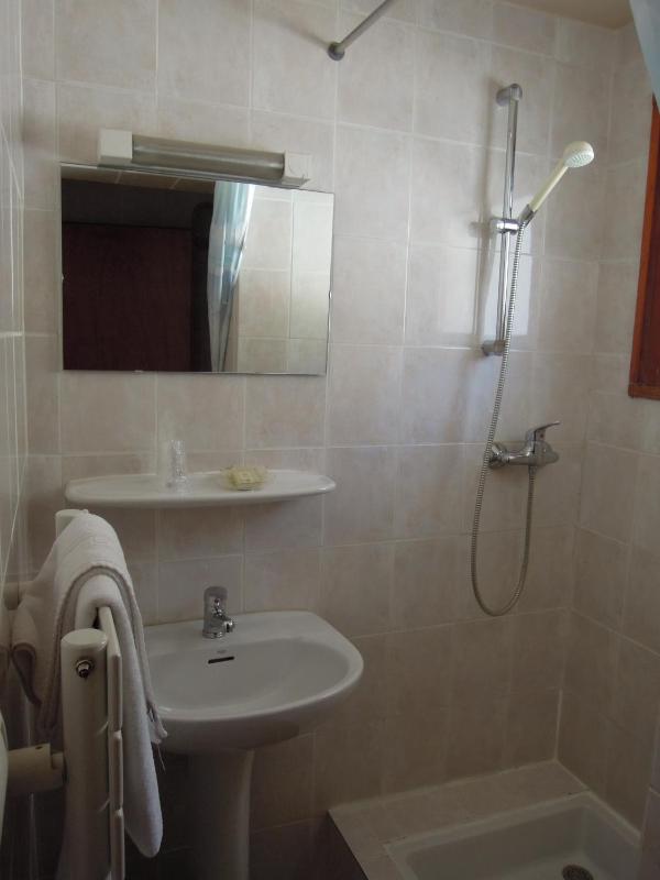 Budget Twin Room image 2