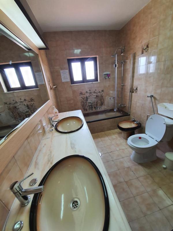 Economy Double Room with Shared Exterior Bathroom image 2