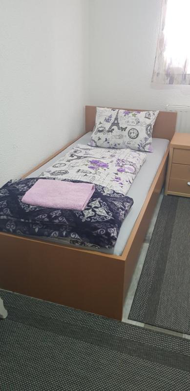 Single Room with Shared Shower and Toilet image 2