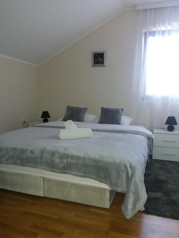 Three-Bedroom Townhouse image 3