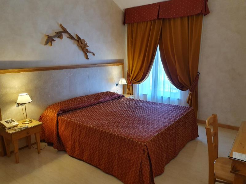Standard Double Room image 3