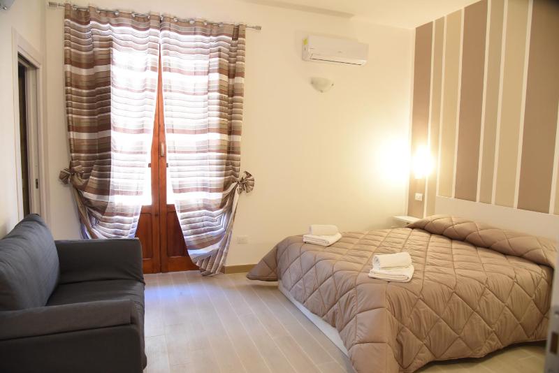 Quadruple Room with Balcony image 4