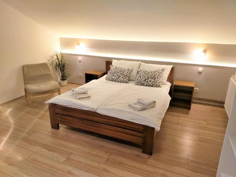 Double Room with Balcony image 4