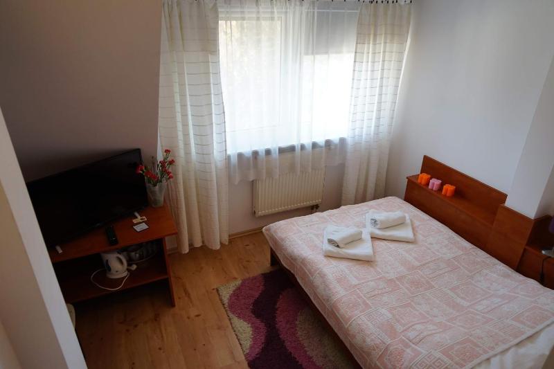 Small Single Room image 3
