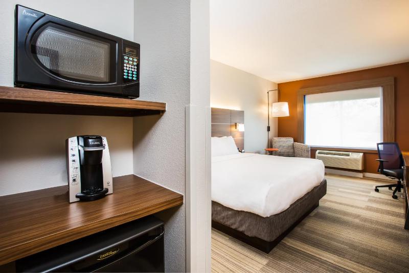 Standard King Room image 2