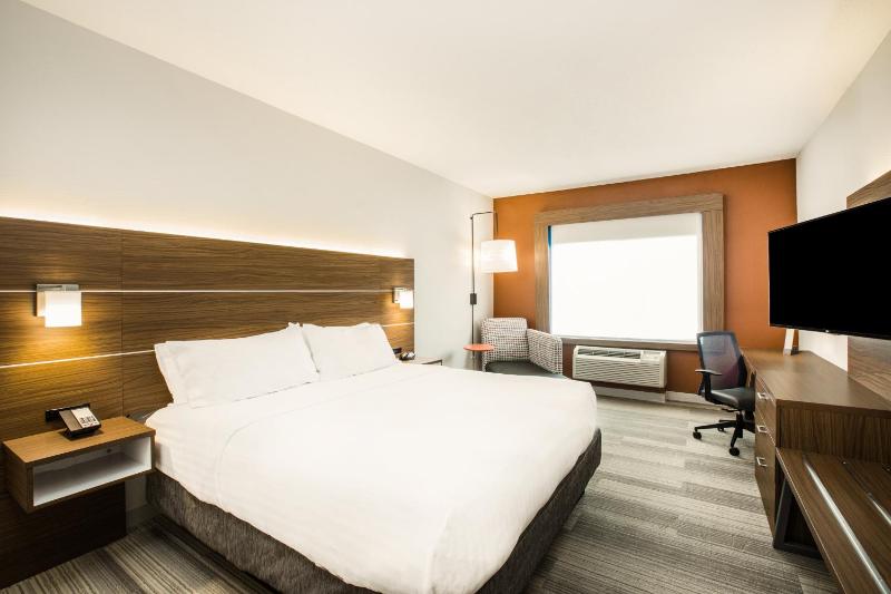 Standard King Room image 1
