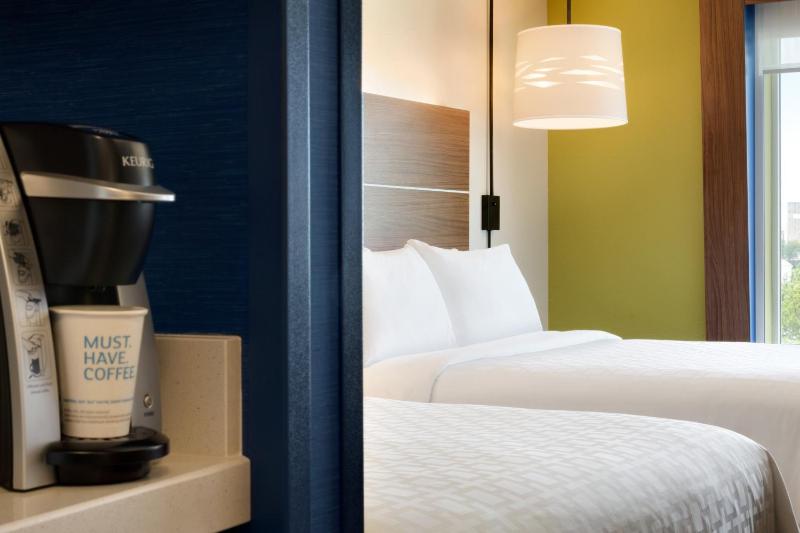 Standard Room with Two Queen Beds image 3