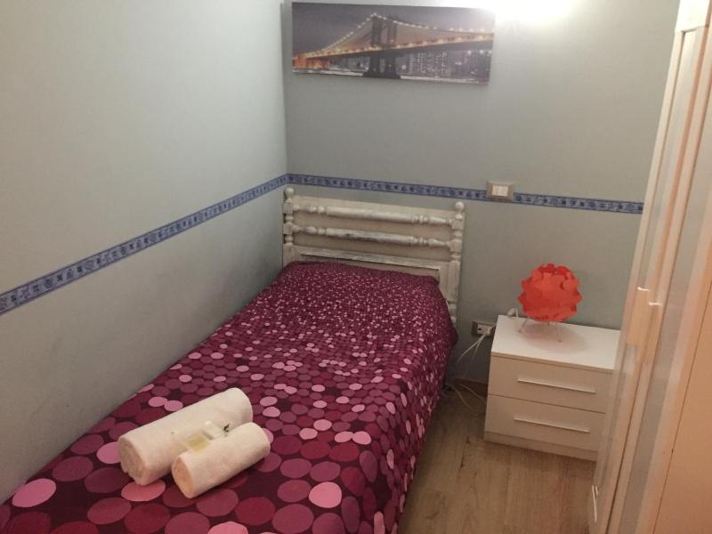 Single Room with Private Bathroom image 2