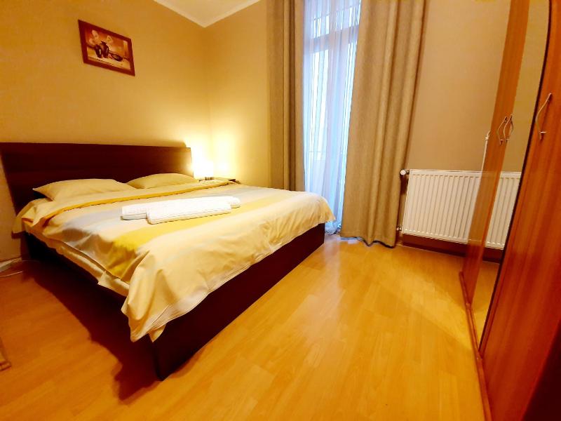 Luxury One-Bedroom Apartment image 4