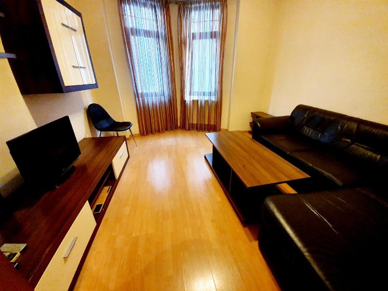 Luxury One-Bedroom Apartment image 2