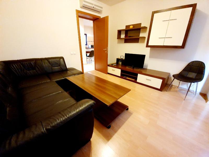 Luxury One-Bedroom Apartment image 3