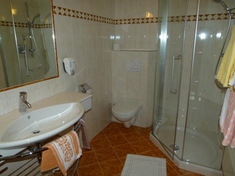 Quadruple Room image 4