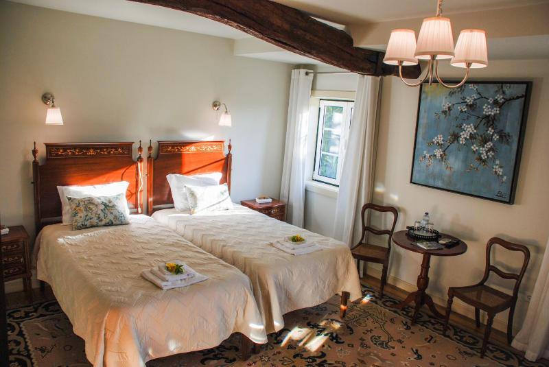Superior Twin Room image 4