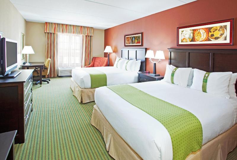 Standard Queen Room with Two Queen Beds image 1