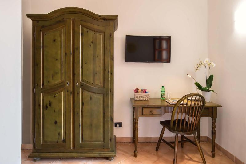 Single Room with Terrace image 3