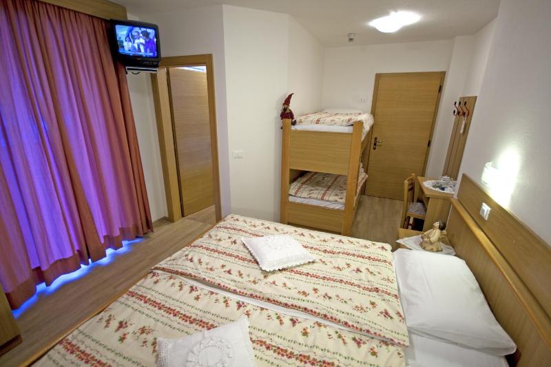 Quadruple Room image 3